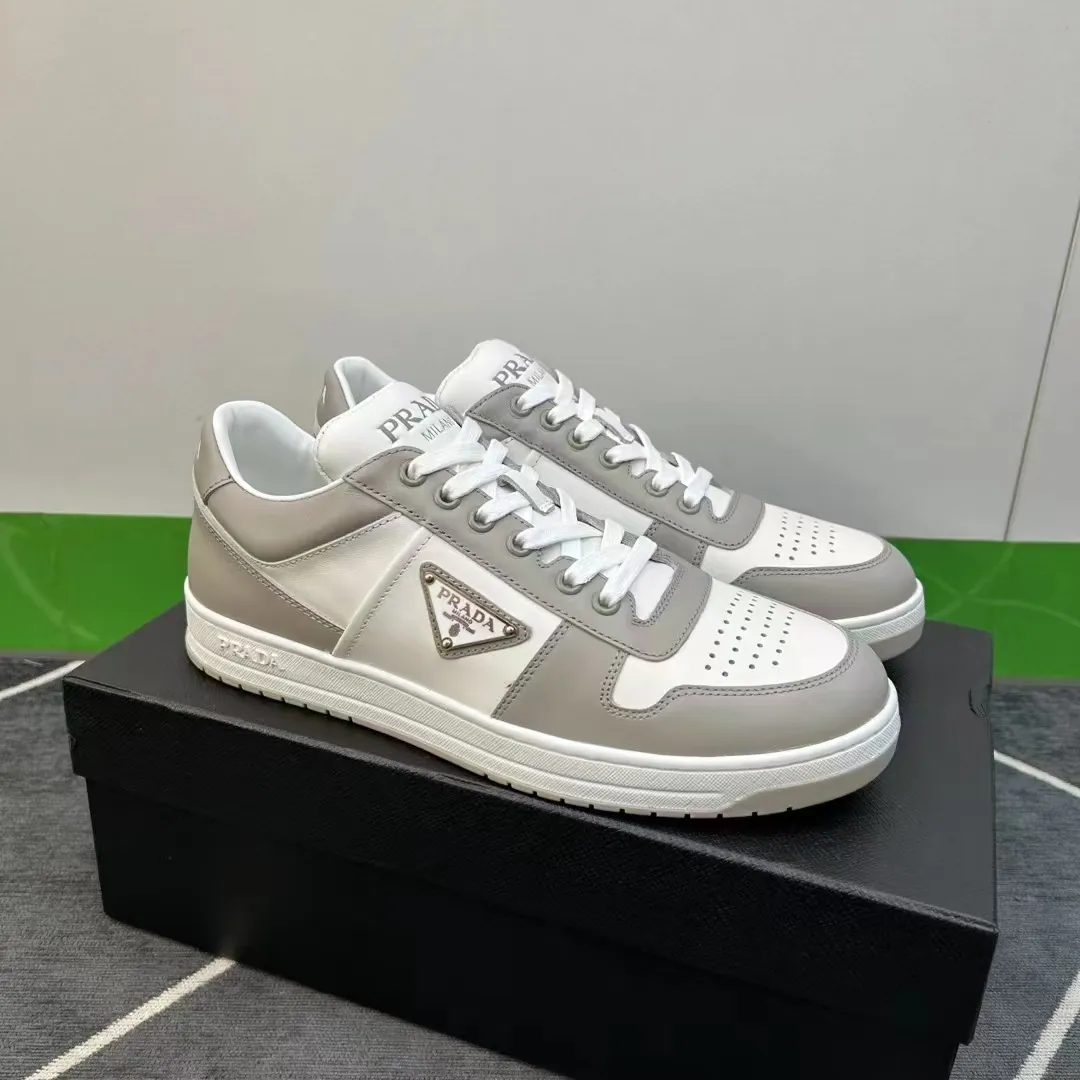 P380 Yuan 38-45 Prada Prada’s new men’s leather sports shoes, the highest version on the market, any comparison is welcome🆚! The original leather has excellent texture and is super high-end! Fetal sheep net lining imported from Italy, removable pad! Luxurious materials and fine workmanship, highly recommended!